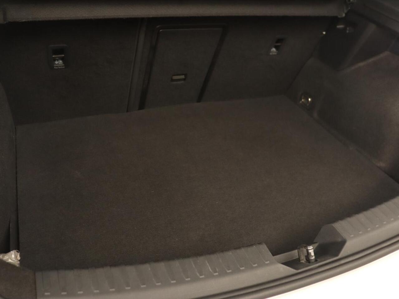 Cupra Leon 1.4 eHybrid VZ | 245pk | Carplay | Navigatie | Sfeerverlichting | Keyless | Sportstoelen | Digital Cockpit | Parkeerhulp | PHEV | Plug In