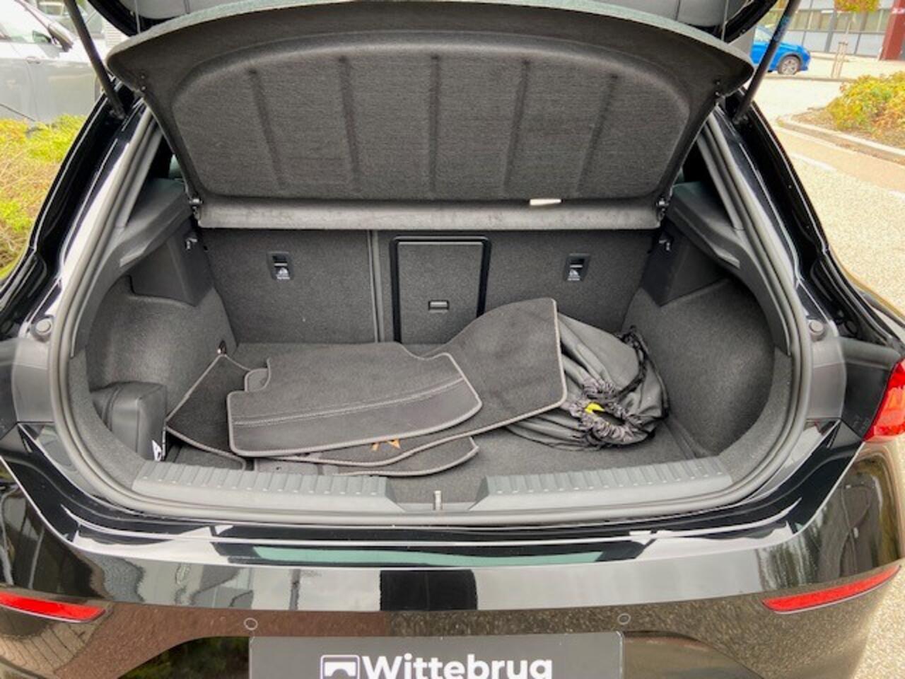 Cupra Leon 1.4 e-Hybrid VZ Black Edition / Lederen Bekleding / Memory Seat / 19" LMV / Verwarmbare stoelen vóór & stuurwiel