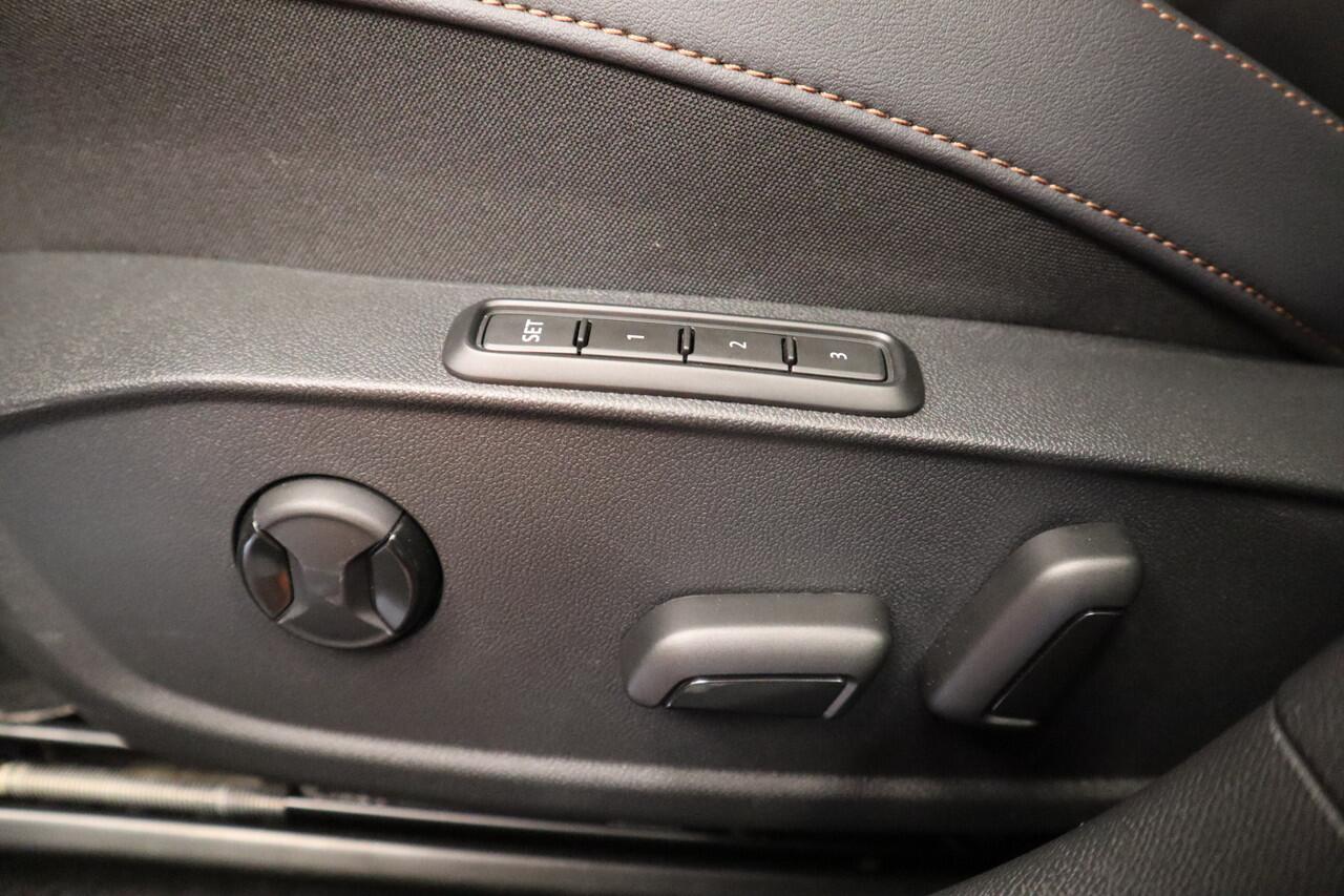 Cupra Leon 1.5 TSI e-Hybrid VZ Extreme Panoramadak Kuipstoelen Sennheiser 24 maanden garantie mogelijk (*vraag naar de voorwaarden)