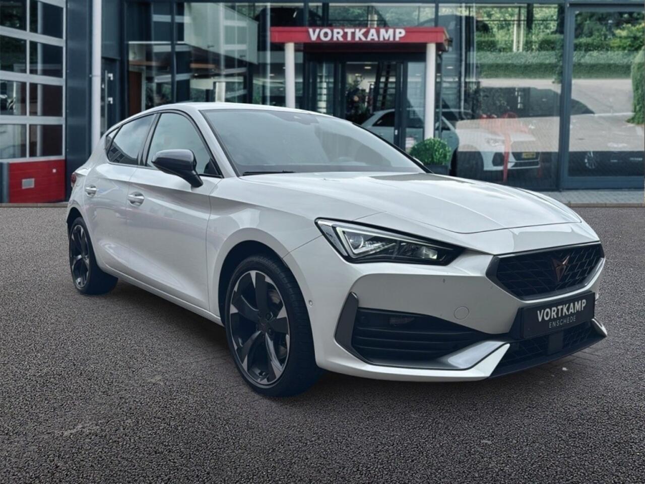 Cupra Leon 1.4 TSI DSG E-HYBRID CAMERA/MEMORY/NAVI/CARPLAY/ACC/STOEL-STUURVERW