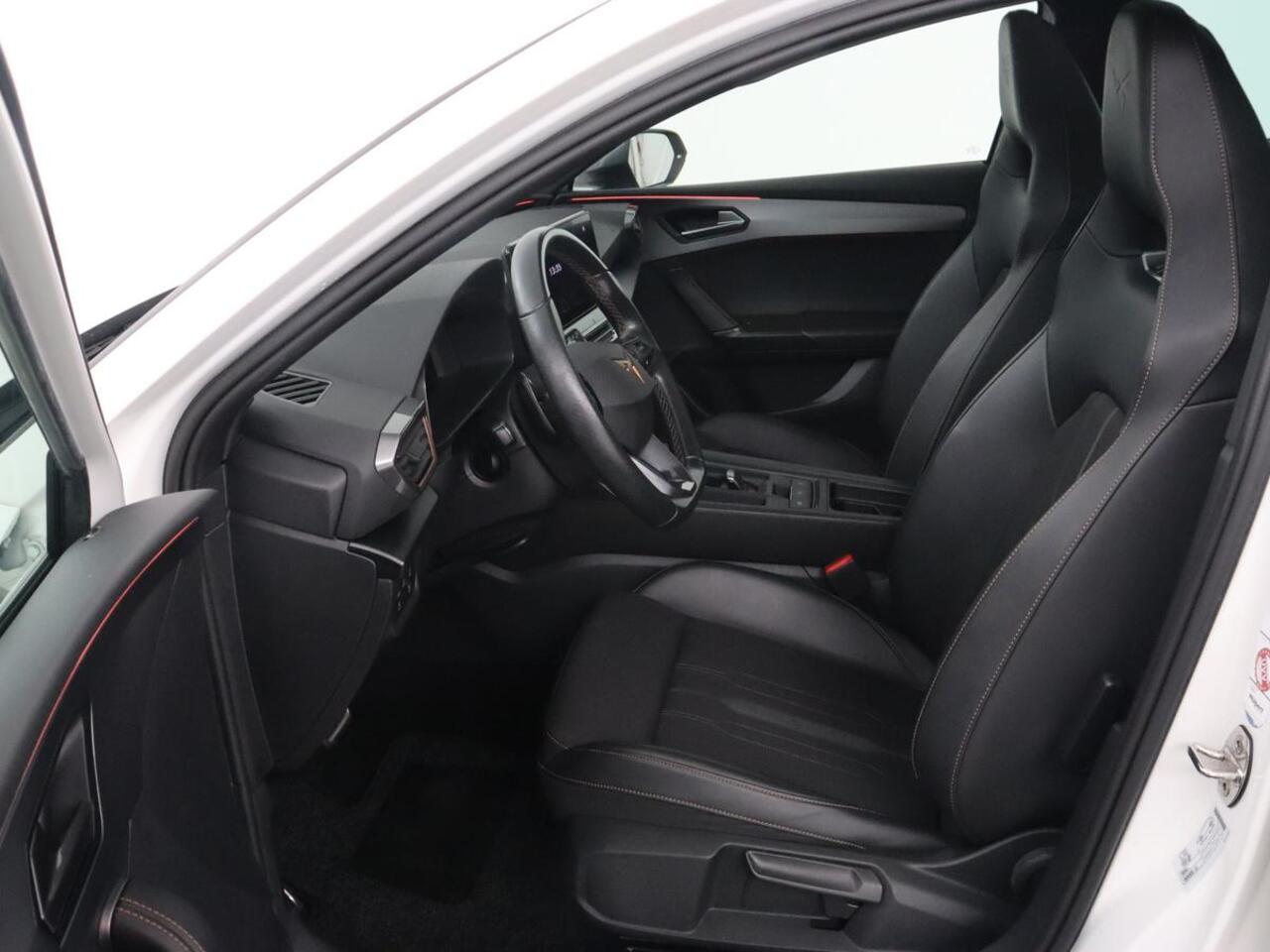 Cupra Leon 1.4 eHybrid VZ | 245pk | Panoramadak | Stoelverwarming | Camera | Carplay | Adaptive cruise | Keyless | Navigatie | 19'' | Sportstoelen | Full LED | PHEV | Plug In