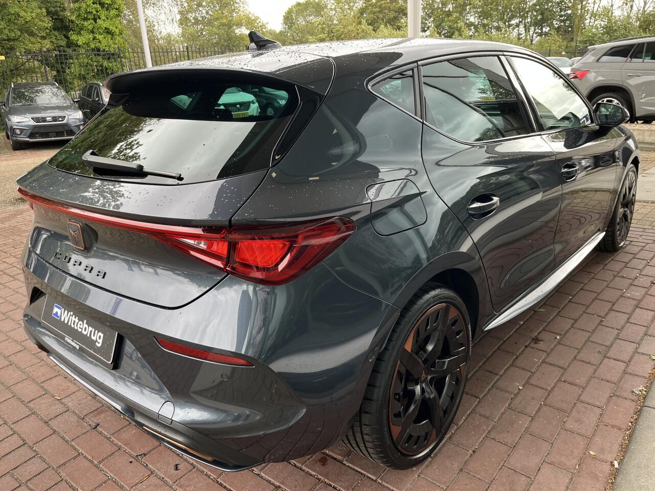 Cupra Leon 1.4 e-Hybrid VZ Performance / 19 Inch / Achteruitrijcamera / Park Assist / Stoelverwarming / 245 PK