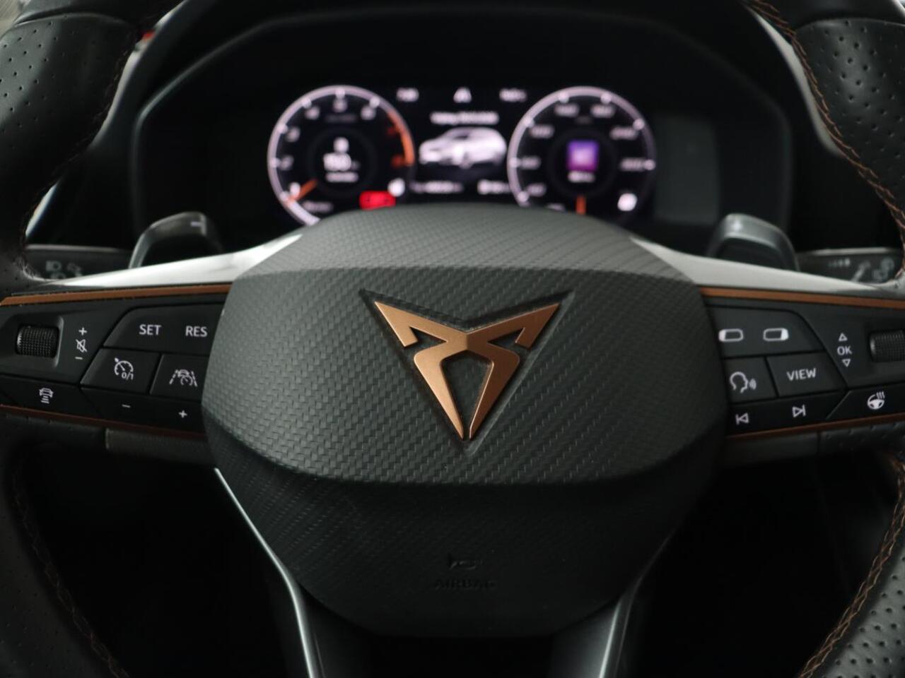 Cupra Leon 2.0 TSI | Stoelverwarming | Beats Pack | Carplay | Adaptive cruise | Memory | Sfeerverlichting | Stuurverwarming | Full LED | Sportstoelen