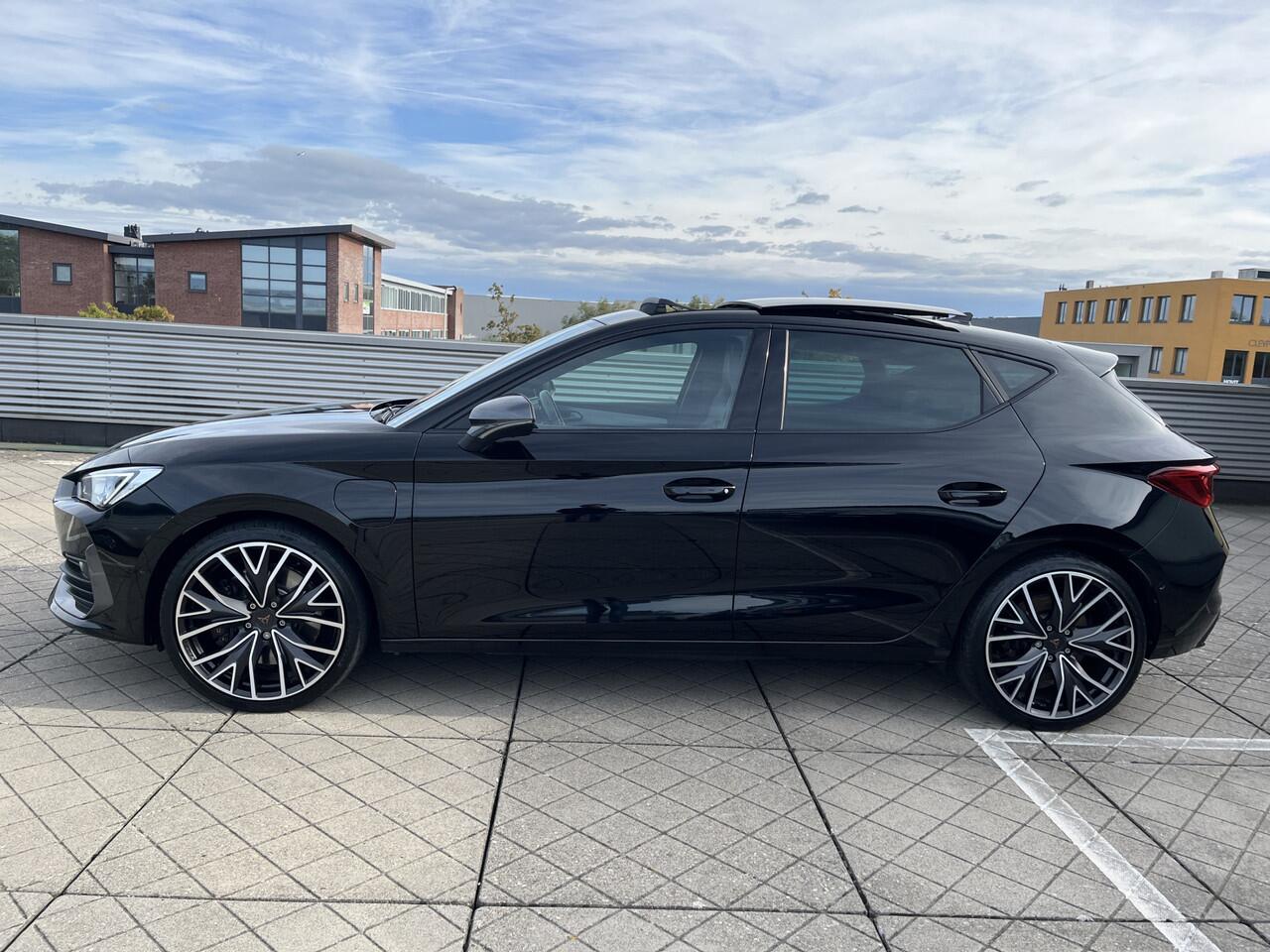 Cupra Leon 1.4 e-Hybrid 245pk Performance DSG Automaat 19"LM velgen / Panoramadak / Voorruit verwarmbaar / Navigatie / Parkeersensoren