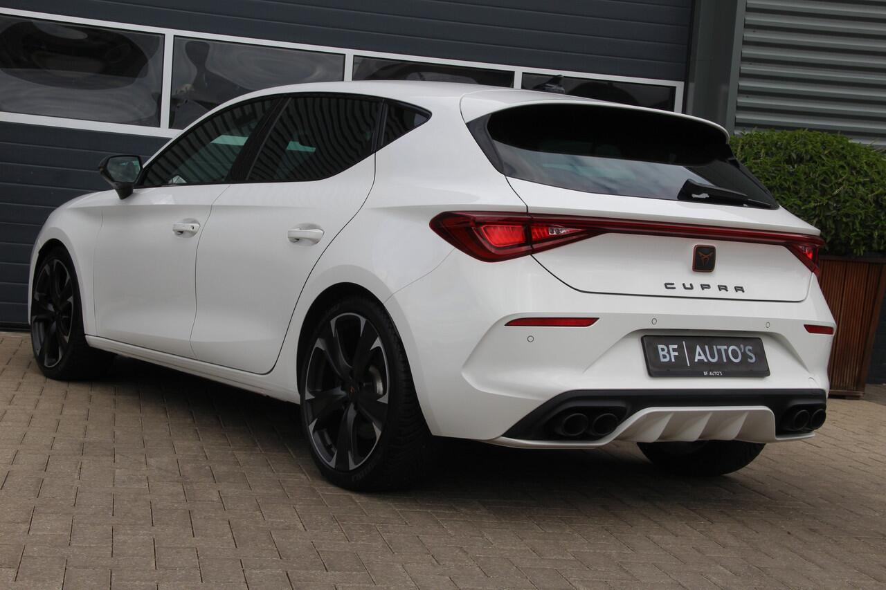 Cupra Leon 2.0 TSI VZ 300Pk | 1e Eigenaar | Keyless-Go | Sfeerverlichting | Apple CarPlay | DIGI-DASH | ACC | Lane Assist | ECC | Navi | Stoel-Stuurverwarming | LMV19" |Sportstoelen | Goede banden | Zeer nette auto