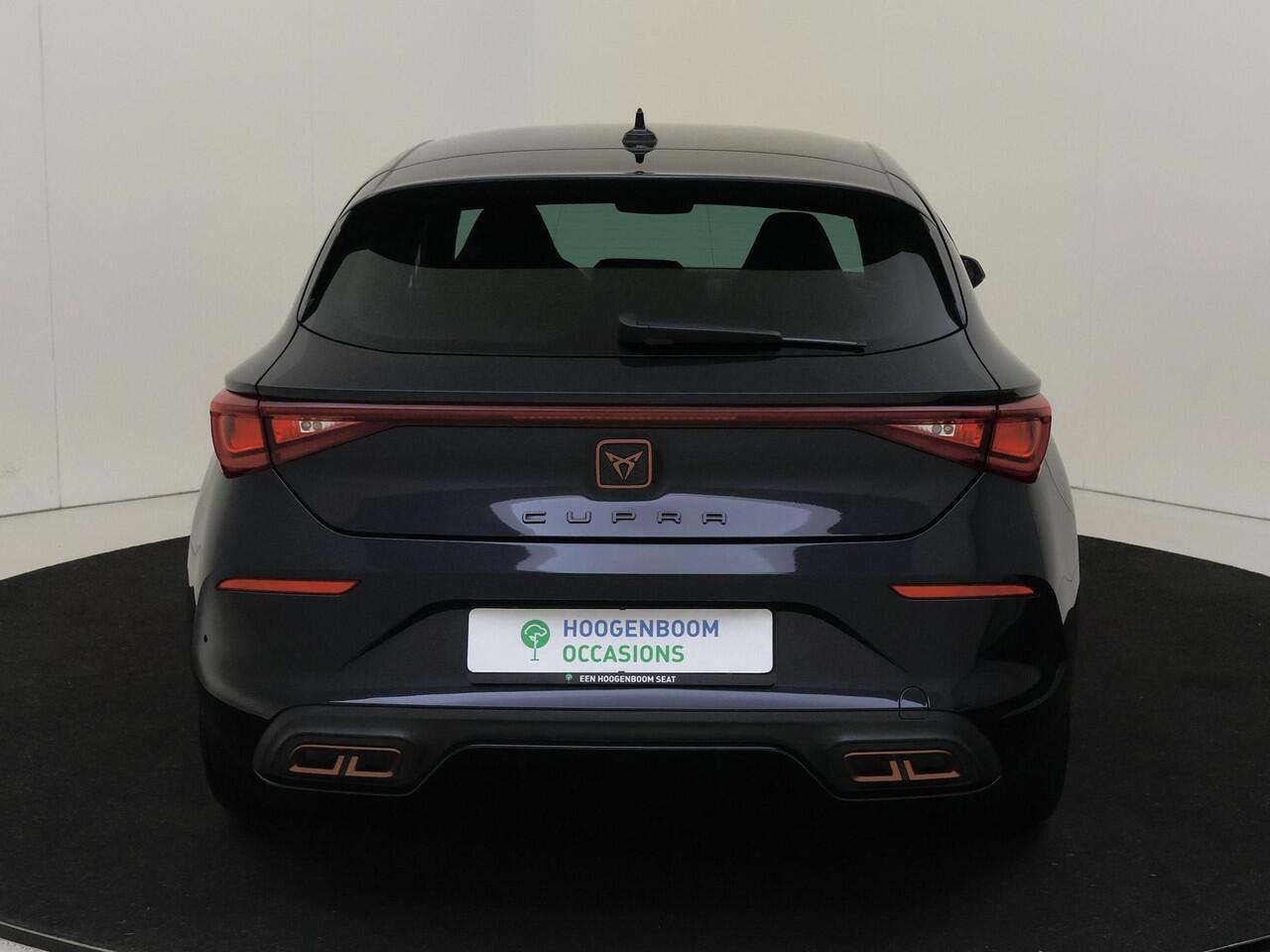 Cupra Leon 1.4 e-Hybrid Business | Adaptieve demping | Keyless | Dodehoek detectie | Navigatie | Stoel- en stuurwielverwarming | CarPlay | Sfeerverlichting |