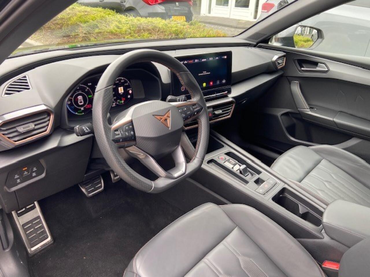 Cupra Leon 1.4 e-Hybrid VZ Black Edition / Lederen Bekleding / Memory Seat / 19" LMV / Verwarmbare stoelen vóór & stuurwiel