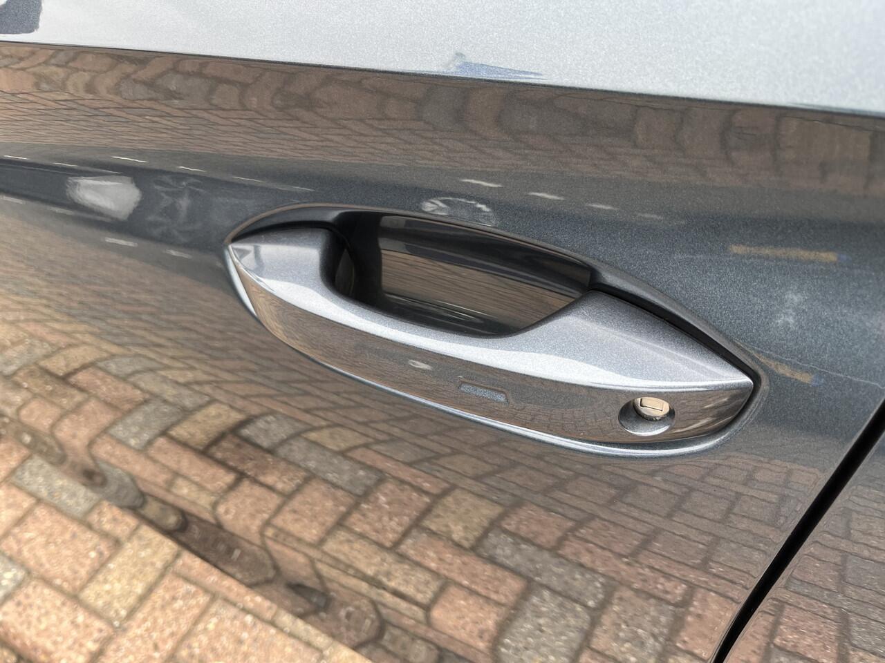 Cupra Leon 1.4 e-Hybrid Business / AUTOMAAT/ KEYLESS/ 3-ZONE CLIMA/ ADAPT. CRUISE/ LED/ DIGITAL DASH/ STOEL-STUUR VERWARM./ FULL LINK/ NAVI/ PARK. SENSOREN + CAMERA/ RIJ-MODI/ 18" LMV