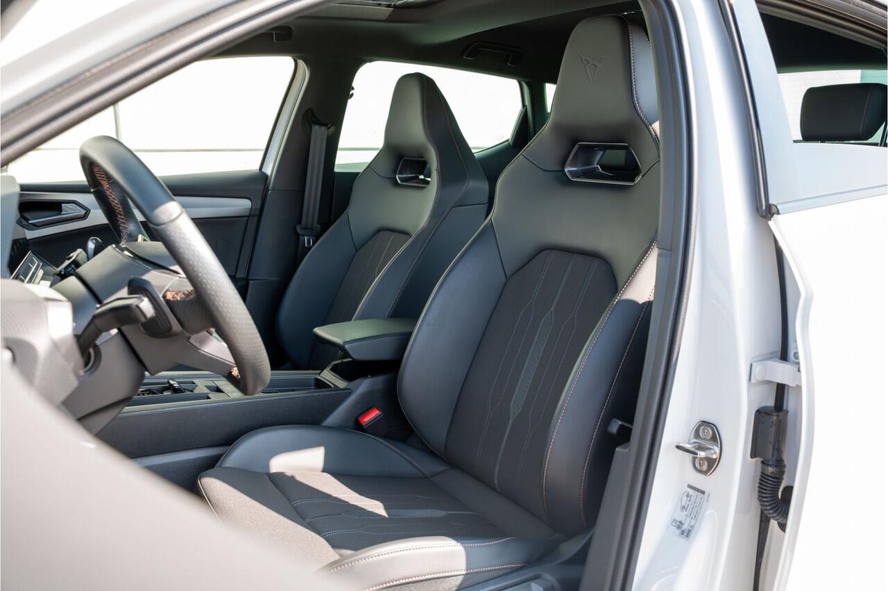 Cupra Leon 1.4 e-Hybrid VZ Business Ambiente verlichting / Keyless / Pano