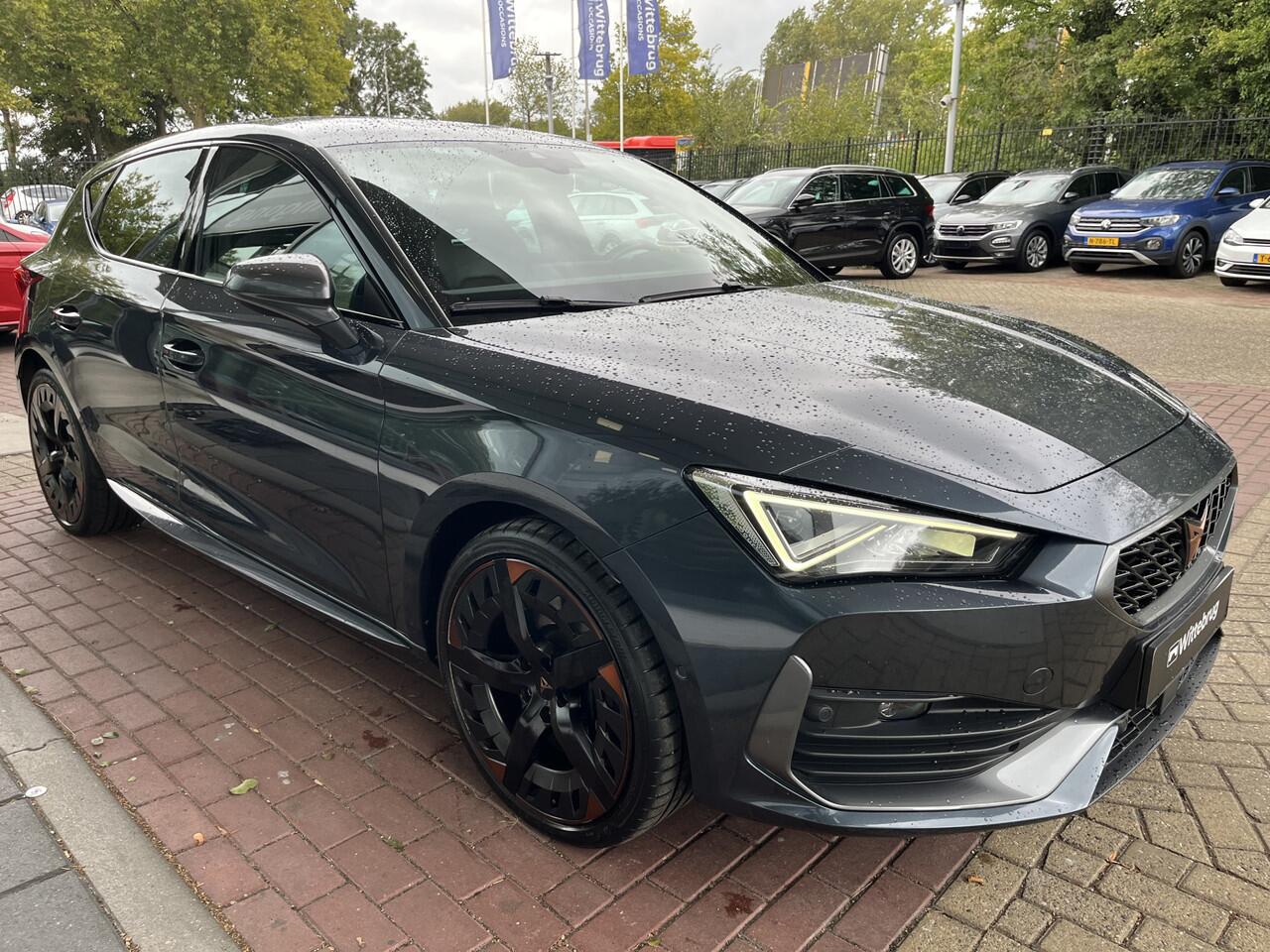 Cupra Leon 1.4 e-Hybrid VZ Performance / 19 Inch / Achteruitrijcamera / Park Assist / Stoelverwarming / 245 PK
