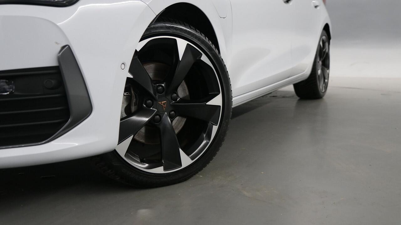 Cupra Leon 1.4 TSI eHybrid 204pk PHEV Adrenaline / Panoramadak / Navigatie / Camera