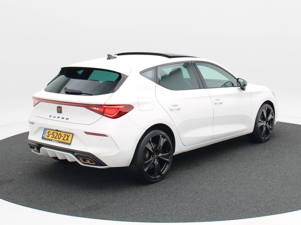 Cupra Leon 1.4 e-Hybrid 245 Pk Automaat VZ Adrenaline | Panoramadak | Adaptive Cruise | Climate Control | Stoelverwarming | Navigatie | Camera | Carplay | 19 inch | 56.510 Km!!