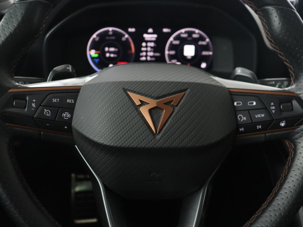 Cupra Leon 1.4 TSI eHybrid PHEV | Panoramadak | Stoel & stuurverwarming | Carplay | Navigatie | Parkeerhulp | Sportstoelen | Digital Cockpit | Half leder | Plug In