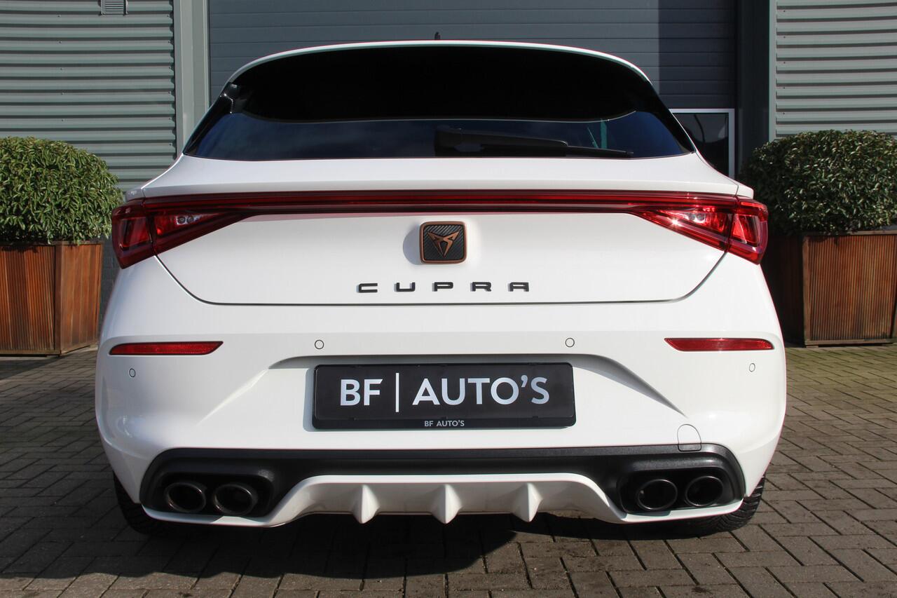 Cupra Leon 2.0 TSI VZ 300Pk | 1e Eigenaar | Keyless-Go | Sfeerverlichting | Apple CarPlay | DIGI-DASH | ACC | Lane Assist | ECC | Navi | Stoel-Stuurverwarming | LMV19" |Sportstoelen | Goede banden | Zeer nette auto