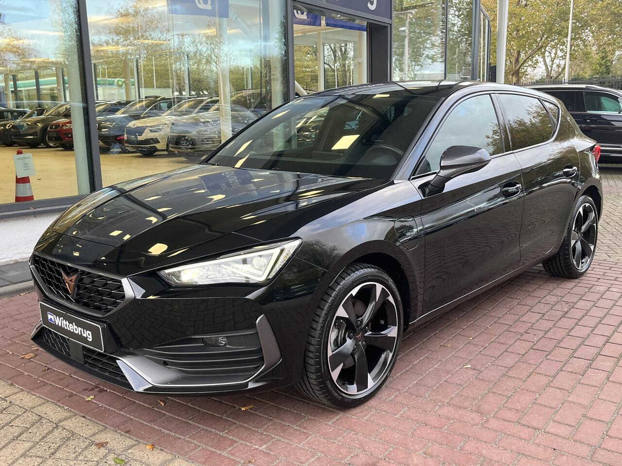 Cupra Leon 1.4 e-Hybrid Performance / 18 Inch / Kuipstoelen / Adaptive Cruise / Navigatie / 204PK