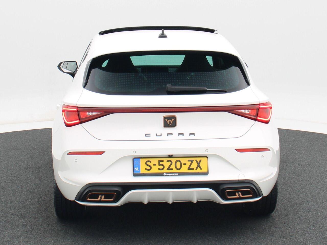 Cupra Leon 1.4 e-Hybrid 245 Pk Automaat VZ Adrenaline | Panoramadak | Adaptive Cruise | Climate Control | Stoelverwarming | Navigatie | Camera | Carplay | 19 inch | 56.510 Km!!