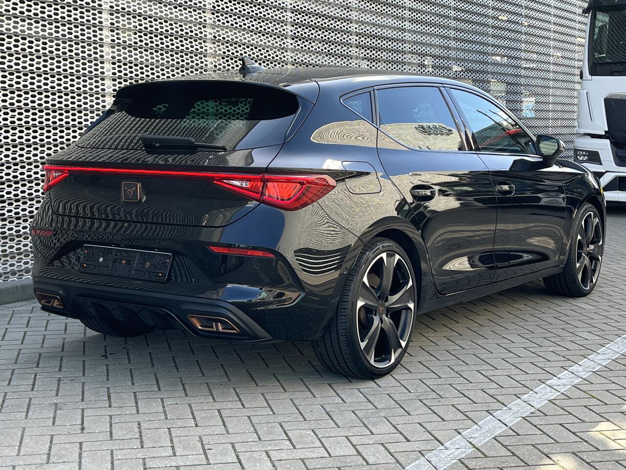 Cupra Leon 1.4 e-Hybrid 245PK VZ Performance / Achteruitrijcamera / Full-LED / Stuur + Stoelverwarming / Verwarmbare Voorruit / Keyless Entry-Go