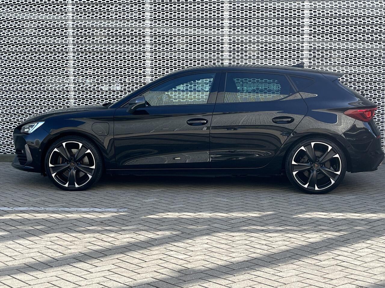 Cupra Leon 1.4 e-Hybrid 245PK VZ Performance / Achteruitrijcamera / Full-LED / Stuur + Stoelverwarming / Verwarmbare Voorruit / Keyless Entry-Go