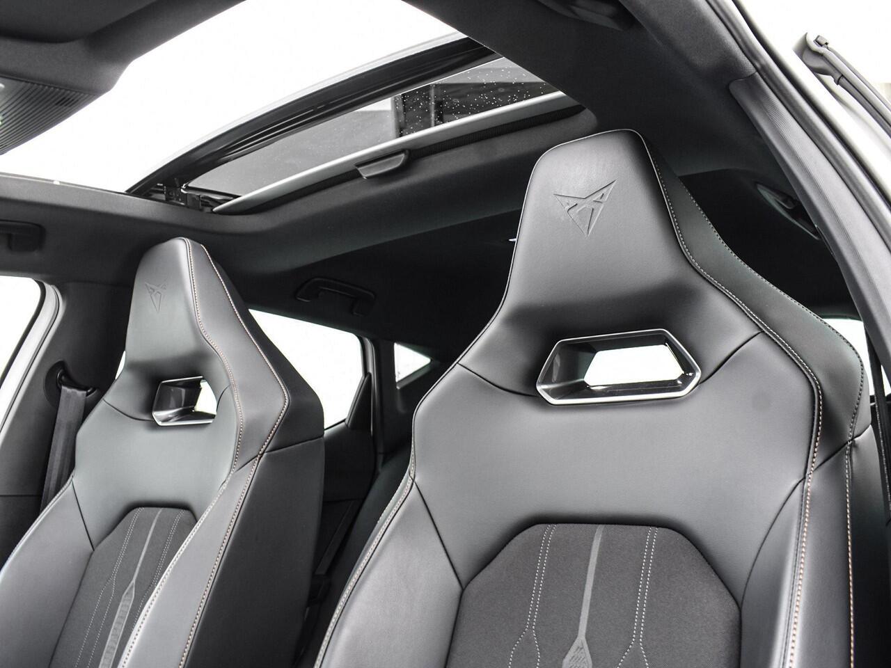 Cupra Leon 1.4 TSI 245pk DSG e-Hybrid VZ Performance · Panoramadak · Camera · Keyless · Stuur- & Stoelverwarming · ACC · Verkeersbord Detectie ·