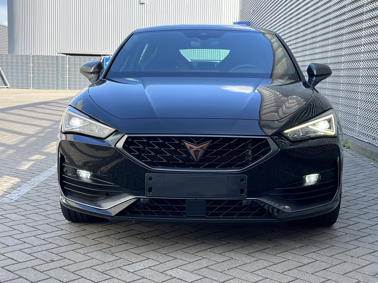 Cupra Leon 1.4 e-Hybrid 245PK VZ Performance / Achteruitrijcamera / Full-LED / Stuur + Stoelverwarming / Verwarmbare Voorruit / Keyless Entry-Go