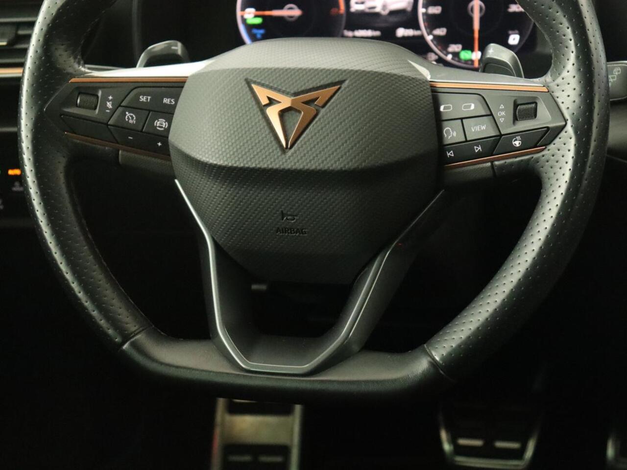 Cupra Leon 1.4 eHybrid VZ | 245pk | Carplay | Navigatie | Sfeerverlichting | Keyless | Sportstoelen | Digital Cockpit | Parkeerhulp | PHEV | Plug In