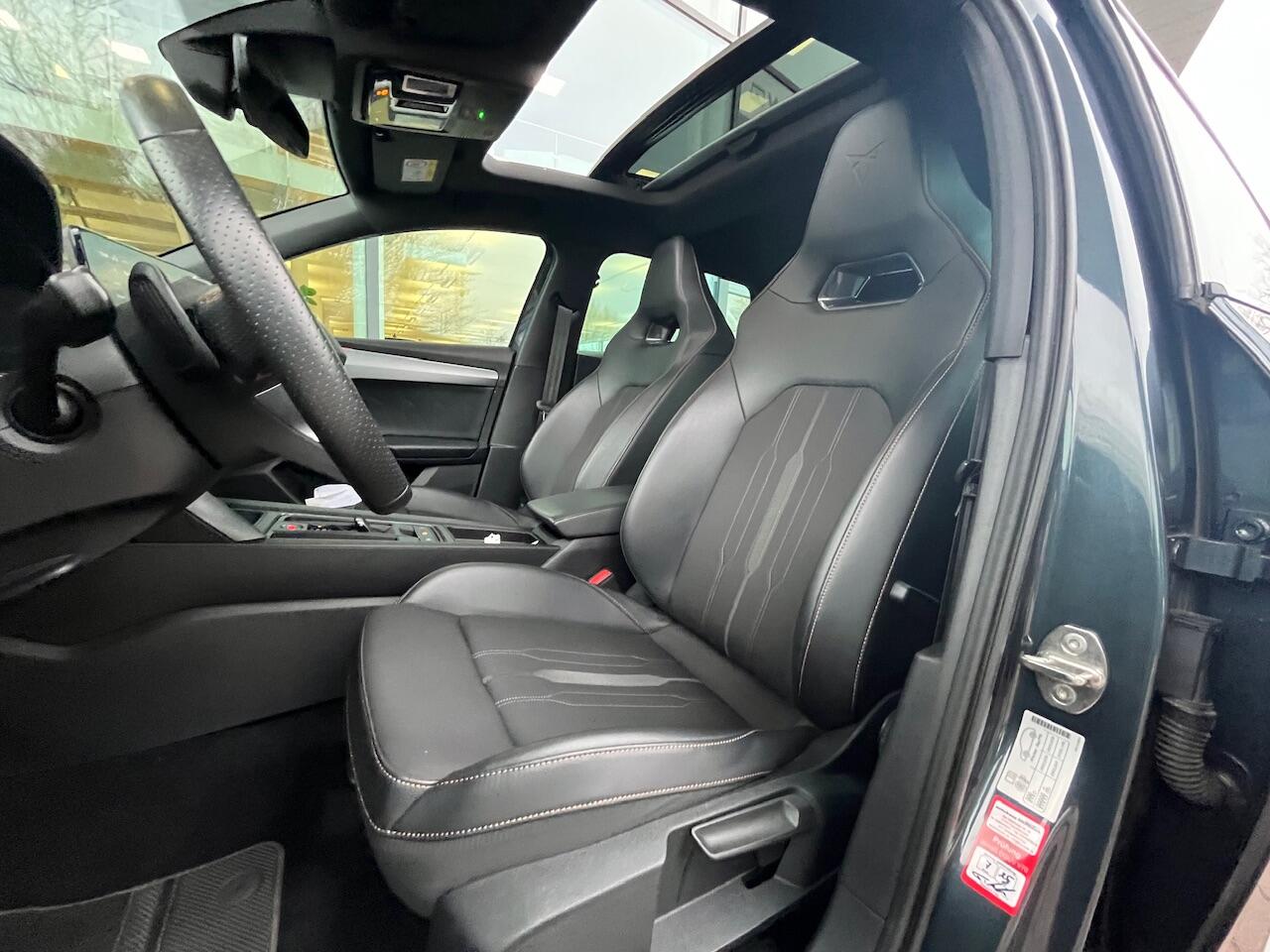 Cupra Leon 1.4 e-Hybrid VZ 245pk DSG Performance / Panorama dak / 19'' LMV / Parkeersensoren voor en achter / Navigatie / Carplay