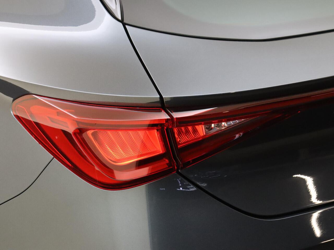 Cupra Leon 1.4 e-Hybrid VZ Performance | SoH 98% | Adaptieve demping systeem | 3-zone airco | Keyless | Cruise control | Stoel- en stuurwielverwarming | CarPlay | Navigatie |