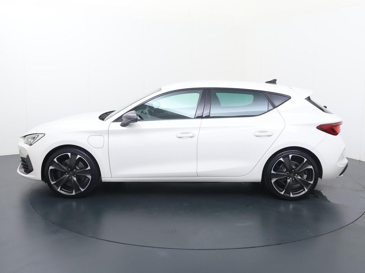 Cupra Leon 1.4 e-Hybrid VZ 245 | 245 PK | SoH 91% | Navigatie | Stoelverwarming | Stuurwielverwarming |
