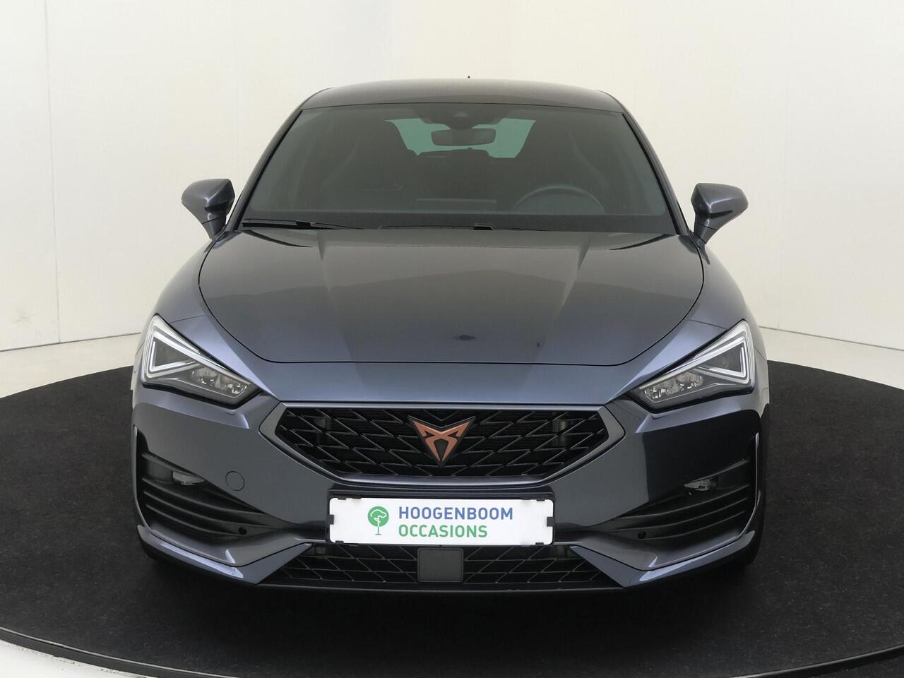 Cupra Leon 1.4 e-Hybrid VZ Performance | SoH 98% | Adaptieve demping systeem | 3-zone airco | Keyless | Cruise control | Stoel- en stuurwielverwarming | CarPlay | Navigatie |