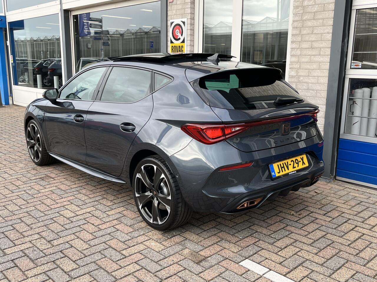 Cupra Leon 1.4 e-Hybrid VZ Performance / AUTOMAAT/ PANO/ 245PK/ 19" LMV/ NAVI/ DIGITAL DASH/ STOEL-STUUR VERWARM./ PARK. SENSOREN + CAMERA/ KEYLESS