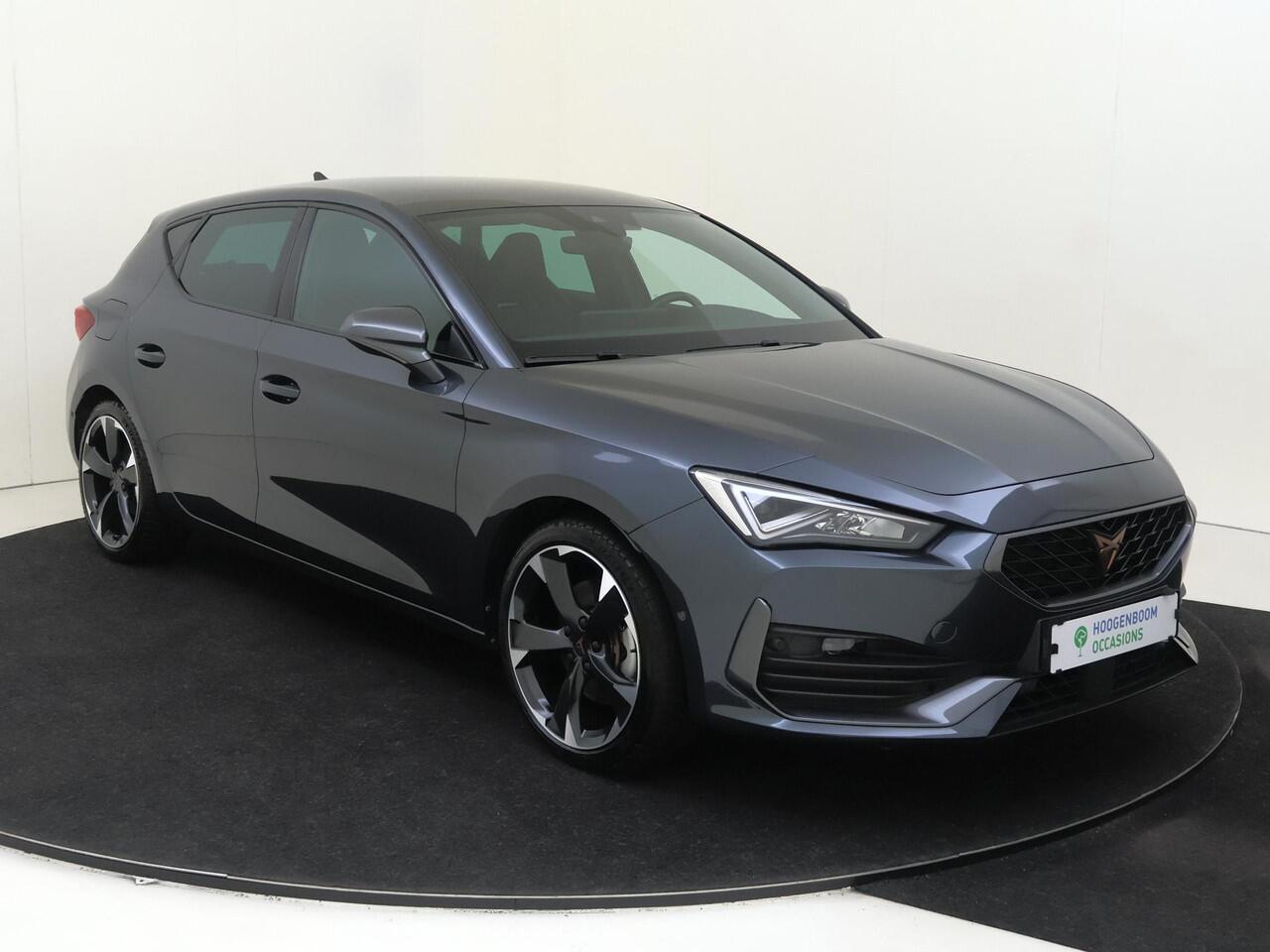 Cupra Leon 1.4 e-Hybrid VZ Business | Parkeerasisstent | Stoel- en stuurwielverwarming | Adaptieve demping | Keyless | Navigatie | Achteruitrijcamera | Sfeerverlichting |