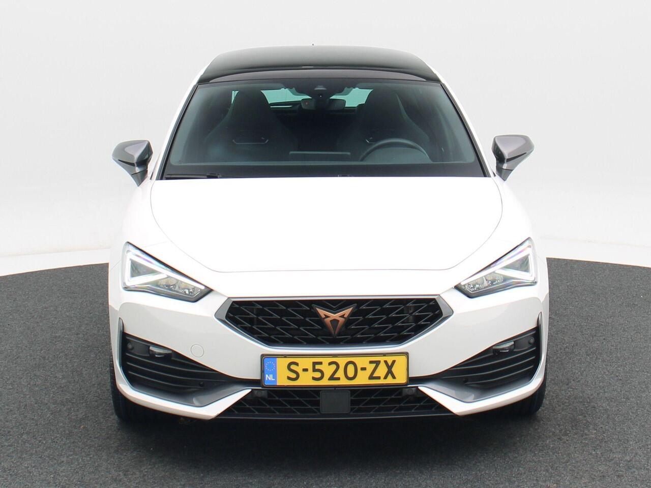 Cupra Leon 1.4 e-Hybrid 245 Pk Automaat VZ Adrenaline | Panoramadak | Adaptive Cruise | Climate Control | Stoelverwarming | Navigatie | Camera | Carplay | 19 inch | 56.510 Km!!
