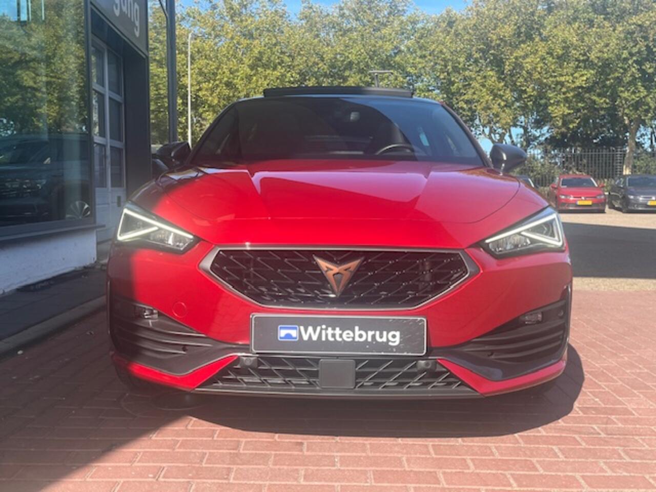 Cupra Leon 1.4 e-Hybrid VZ Performance / Panorama dak / 19 Inch / Supersport stuur / Achteruitrijcamera / Dodehoeksensor