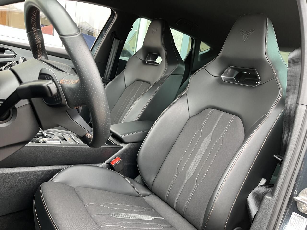 Cupra Leon 1.4 e-Hybrid Business / AUTOMAAT/ KEYLESS/ 3-ZONE CLIMA/ ADAPT. CRUISE/ LED/ DIGITAL DASH/ STOEL-STUUR VERWARM./ FULL LINK/ NAVI/ PARK. SENSOREN + CAMERA/ RIJ-MODI/ 18" LMV