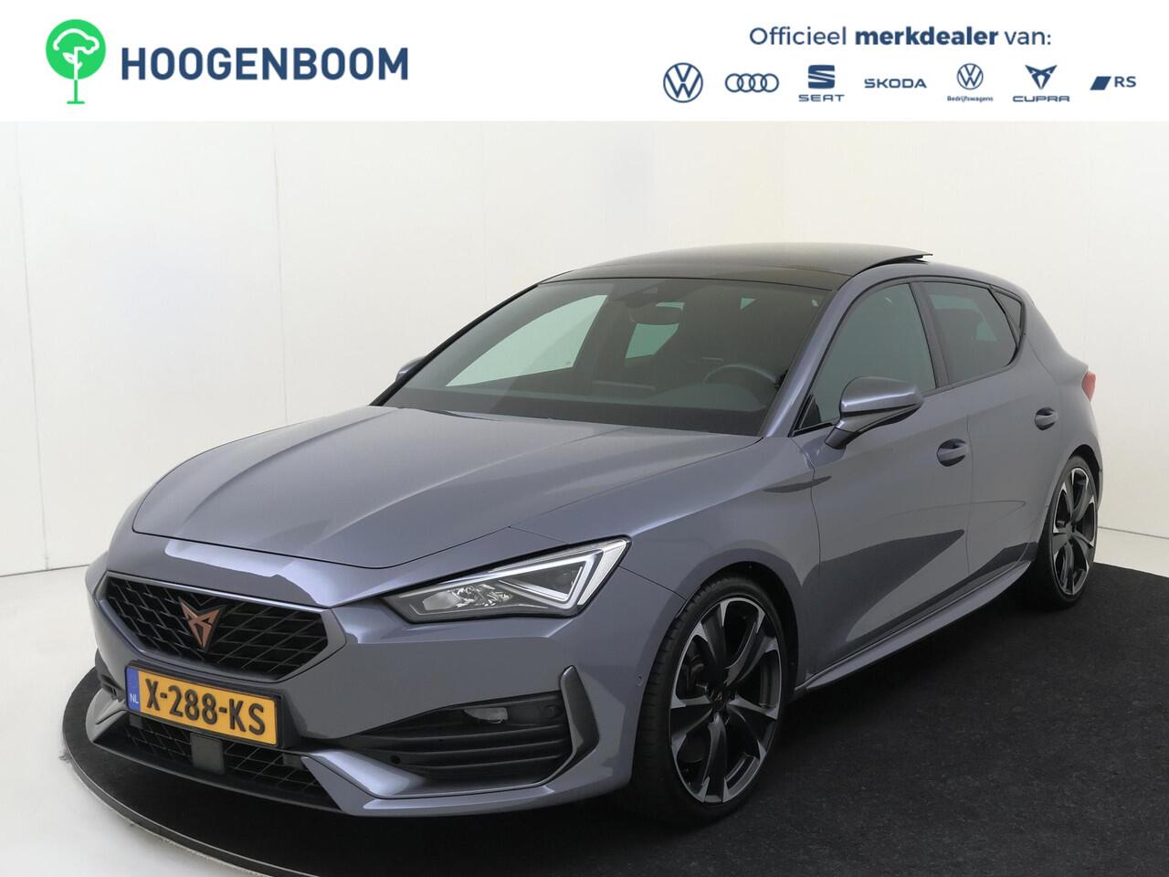 Cupra Leon CUPRA 300 | Panoramadak | Parkeerassistent | Adaptieve demping | Achteruitrijcamera | Dodehoek detectie | 3-zone | Stoel-en stuurwielverwarming |