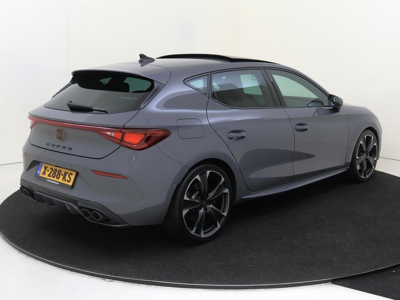 Cupra Leon CUPRA 300 | Panoramadak | Parkeerassistent | Adaptieve demping | Achteruitrijcamera | Dodehoek detectie | 3-zone | Stoel-en stuurwielverwarming |