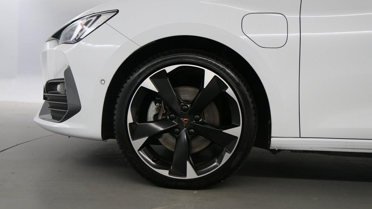 Cupra Leon 1.4 TSI eHybrid 204pk PHEV Adrenaline / Panoramadak / Navigatie / Camera