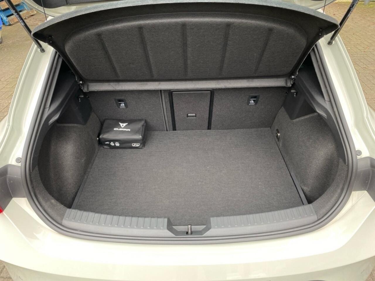 Cupra Leon 1.5 TSI e-Hyb VZ PANO.DAK/CAM./ACC/STOEL+STUURVERW./MEM.