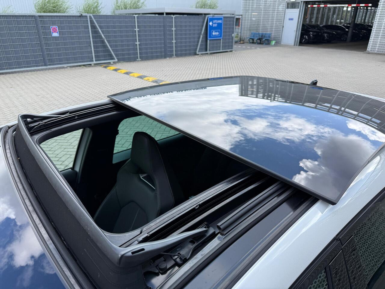 Cupra Leon 1.4 e-Hybrid 204PK Performance / Panoramadak / Kuipstoelen / Digitale Cockpit / Parkeersensoren Achter / Dodehoek Sensor / Stuurverwarming