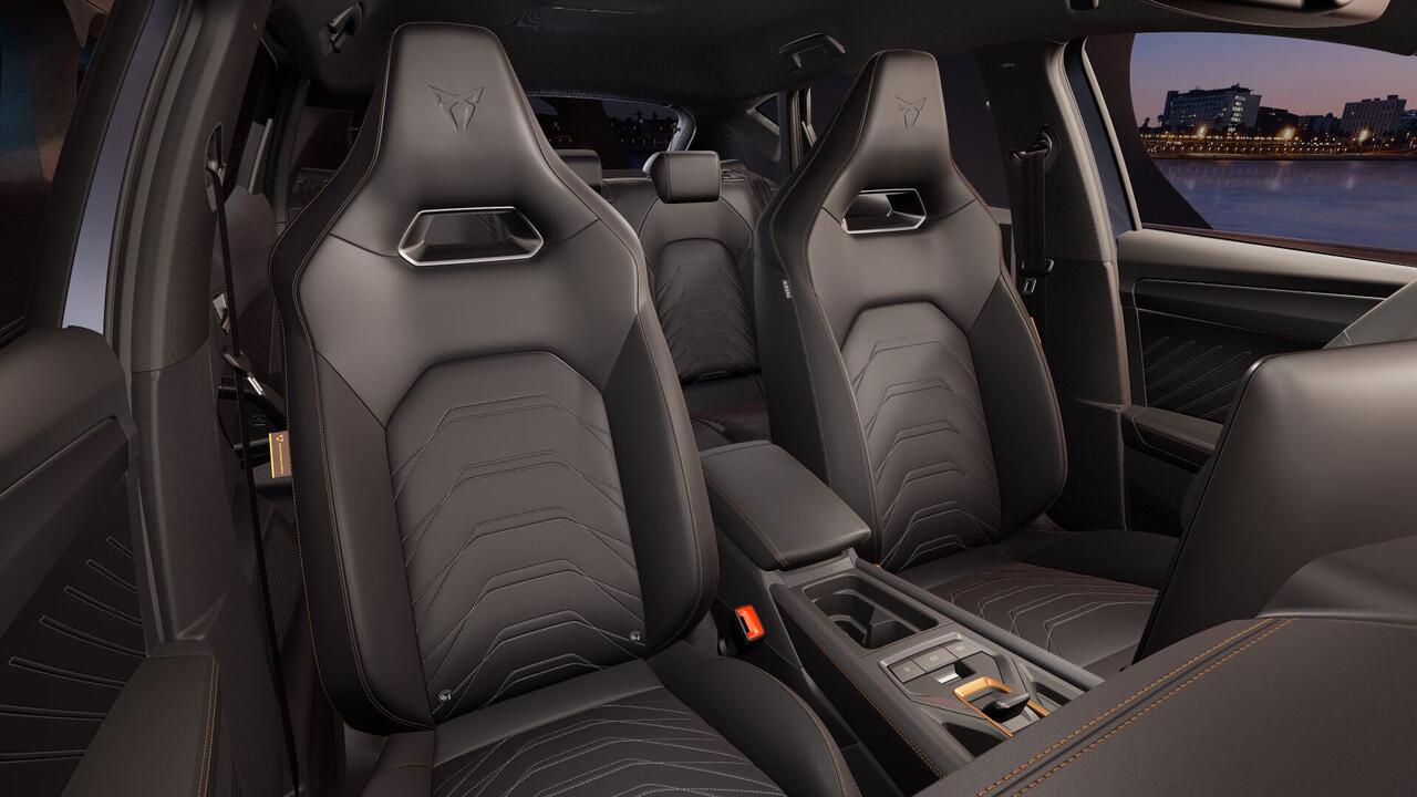 Cupra Leon 1.5 TSI e-Hybrid 272 6DSG VZ Performance | Achteruitrijcamera | Digitaal instrumentenpaneel (Virtual Cockpit) | Draadloze Apple CarPlay(TM), Android Auto(TM)