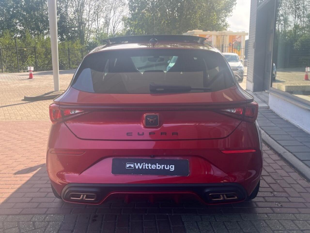 Cupra Leon 1.4 e-Hybrid VZ Performance / Panorama dak / 19 Inch / Supersport stuur / Achteruitrijcamera / Dodehoeksensor