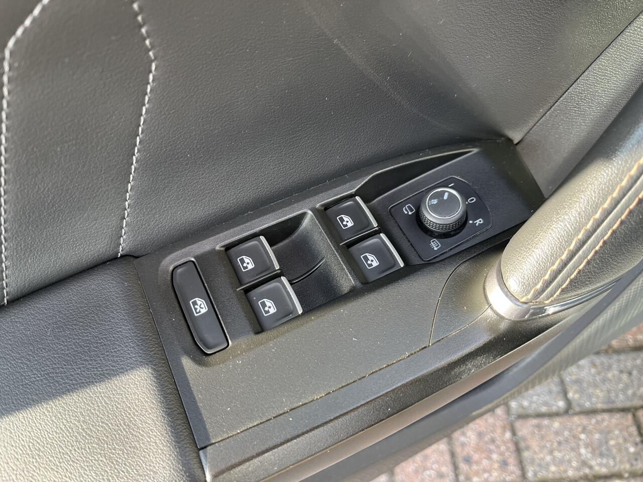 Cupra Leon 1.4 e-Hybrid Performance / AUTOMAAT/ PANO/ STUUR VERWARM./ FULL LINK/ PARK. SENSOREN + CAMERA/ RIJ-MODI/ NAVI/ DIGITAL DASH/ CLIMA