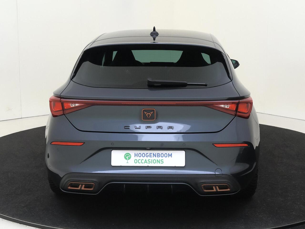 Cupra Leon 1.4 e-Hybrid VZ Business | Parkeerasisstent | Stoel- en stuurwielverwarming | Adaptieve demping | Keyless | Navigatie | Achteruitrijcamera | Sfeerverlichting |