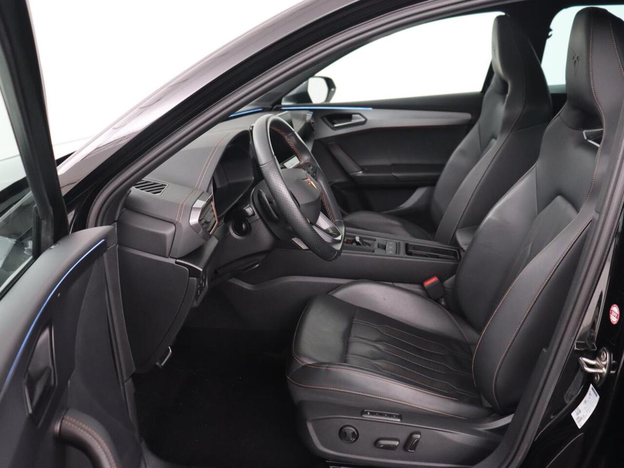 Cupra Leon 2.0 TSI | 300pk | Panoramadak | Leder | Stoelverwarming | Carplay | Camera | Adaptive cruise | Navigatie | 19'' | Sfeerverlichting | Memory | Keyless | Sportstoelen