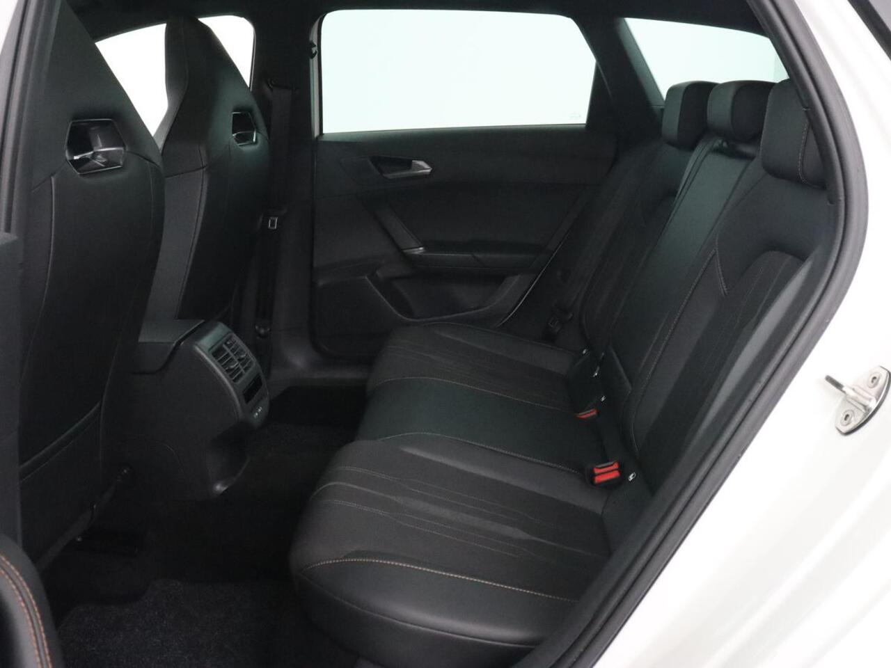 Cupra Leon 1.4 eHybrid VZ | 245pk | Panoramadak | Stoelverwarming | Camera | Carplay | Adaptive cruise | Keyless | Navigatie | 19'' | Sportstoelen | Full LED | PHEV | Plug In