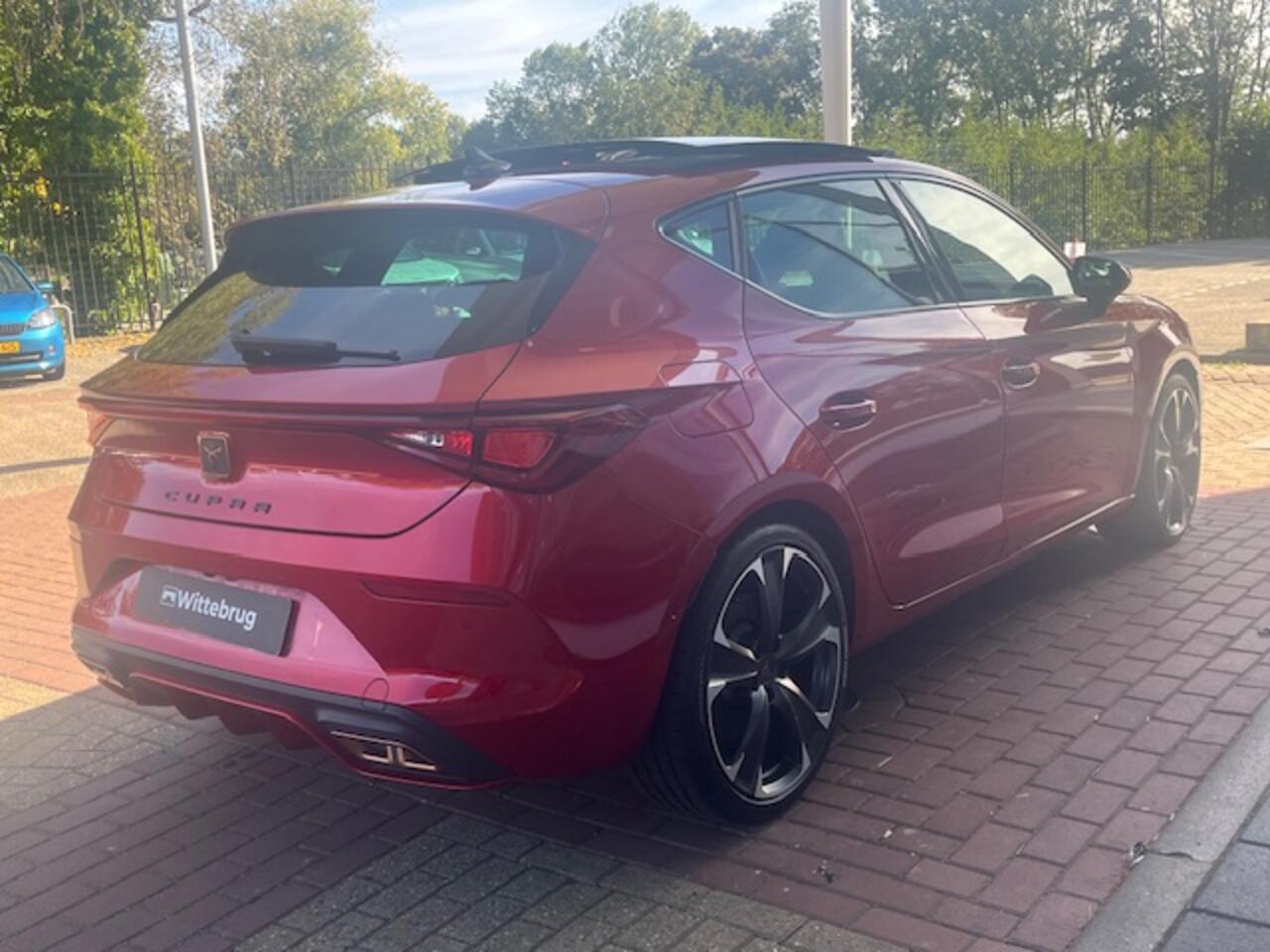 Cupra Leon 1.4 e-Hybrid VZ Performance / Panorama dak / 19 Inch / Supersport stuur / Achteruitrijcamera / Dodehoeksensor
