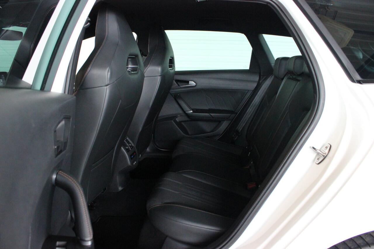 Cupra Leon Sportstourer 1.4 e-Hybrid 245 Plug-in | Camera | Memorystoel | Carplay | Keyless | Stoel/Stuurverw. | Navi | 19" LMV | PDC V+A