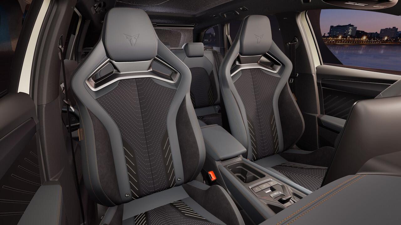 Cupra Leon Sportstourer 1.5 TSI e-Hybrid 272 6DSG VZ Extreme | Achteruitrijcamera | Digitaal instrumentenpaneel (Virtual Cockpit) | Draadloze Apple CarPlay(TM), Android Auto(TM)