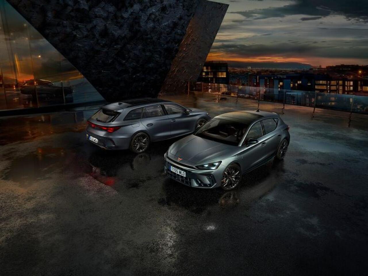 Cupra Leon Sportstourer 1.5 TSI e-Hybrid VZ Performance 272 pk / Obsidian pack / Panoramisch schuifdak / Sennheiser immersive geluid