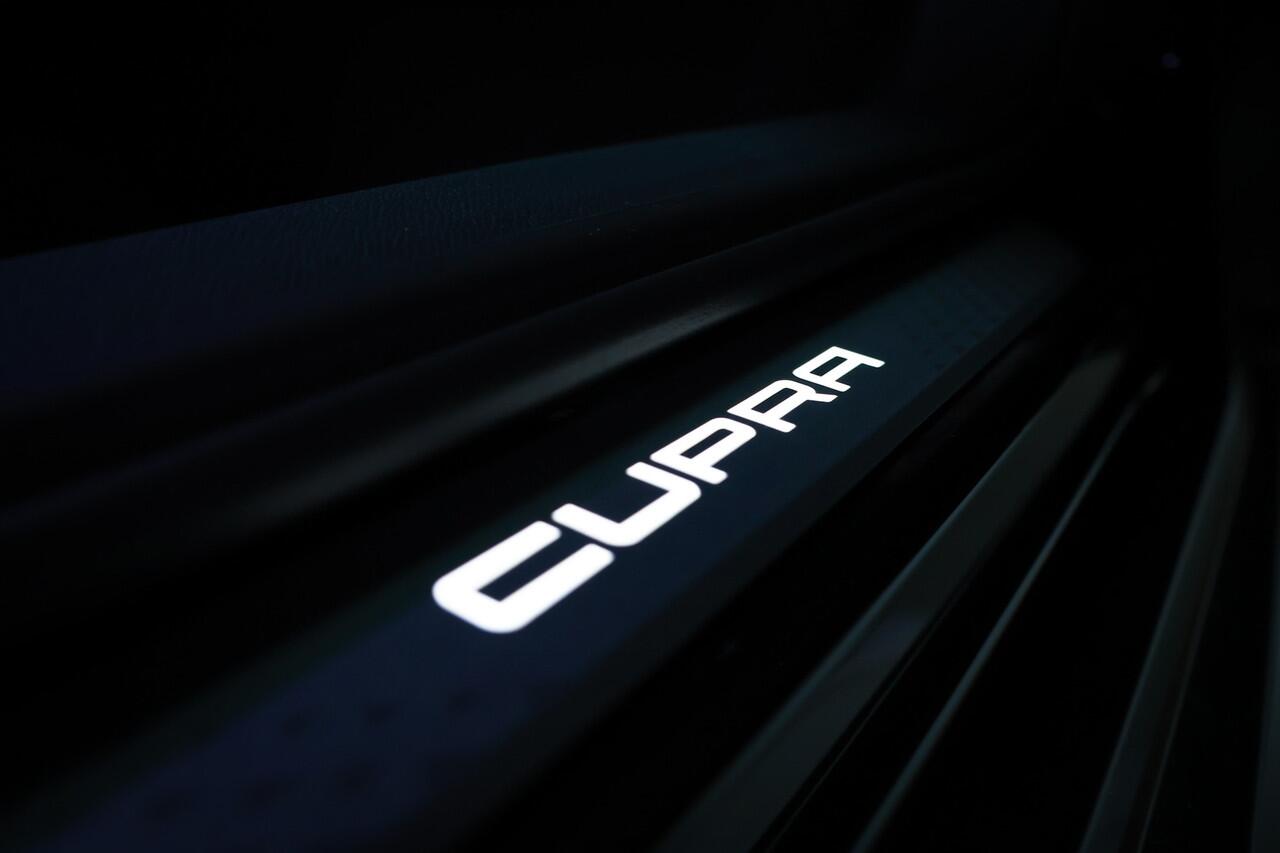 Cupra Leon Sportstourer 1.5 TSI e-Hybrid Business LED/Keyless/Camera/Virtual Cockpit/Elek. klep/Acc/18"/Trekhaak wegkl.